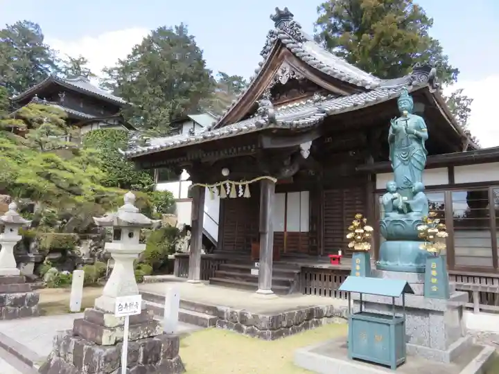 養学院の本殿・本堂