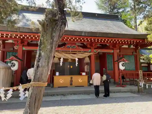 生島足島神社の本殿