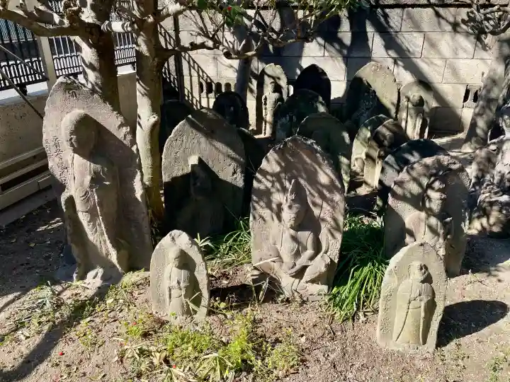 青巒寺の{uncategorized: "未分類", other: "その他", undefined: "問題あり", building: "その他建物", grave: "お墓", sacred_gate: "鳥居", guardian: "狛犬", statue: "像", buddha: "仏像", history: "歴史", nature: "自然", garden: "庭園", animal: "動物", pagoda: "塔", temizu: "手水舎", mountain_gate: "山門・神門", sanctuary: "本殿・本堂", subordinate: "末社・摂社", art: "芸術", scenery: "景色", jizo: "地蔵", ema: "絵馬", goshuin: "御朱印", omikuji: "おみくじ", items: "授与品その他", amulet: "お守り", goshuincho: "御朱印帳", eats: "食事", festival: "お祭り", votive_dance: "神楽", shichigosan: "七五三参", wedding: "結婚式", experience: "体験その他", initially: "初詣", around: "周辺", anti_infection: "感染症対策"}