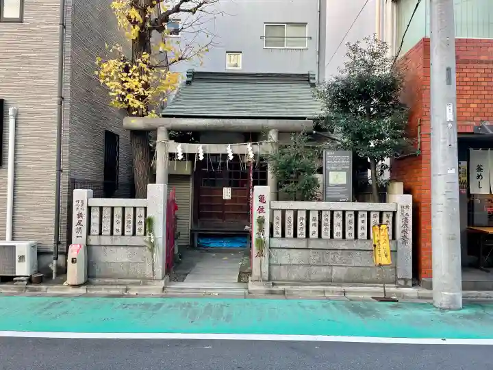 亀住稲荷神社の{uncategorized: "未分類", other: "その他", undefined: "問題あり", building: "その他建物", grave: "お墓", sacred_gate: "鳥居", guardian: "狛犬", statue: "像", buddha: "仏像", history: "歴史", nature: "自然", garden: "庭園", animal: "動物", pagoda: "塔", temizu: "手水舎", mountain_gate: "山門・神門", sanctuary: "本殿・本堂", subordinate: "末社・摂社", art: "芸術", scenery: "景色", jizo: "地蔵", ema: "絵馬", goshuin: "御朱印", omikuji: "おみくじ", items: "授与品その他", amulet: "お守り", goshuincho: "御朱印帳", eats: "食事", festival: "お祭り", votive_dance: "神楽", shichigosan: "七五三参", wedding: "結婚式", experience: "体験その他", initially: "初詣", around: "周辺", anti_infection: "感染症対策"}