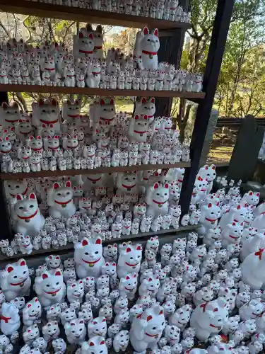 豪徳寺の{uncategorized: "未分類", other: "その他", undefined: "問題あり", building: "その他建物", grave: "お墓", sacred_gate: "鳥居", guardian: "狛犬", statue: "像", buddha: "仏像", history: "歴史", nature: "自然", garden: "庭園", animal: "動物", pagoda: "塔", temizu: "手水舎", mountain_gate: "山門・神門", sanctuary: "本殿・本堂", subordinate: "末社・摂社", art: "芸術", scenery: "景色", jizo: "地蔵", ema: "絵馬", goshuin: "御朱印", omikuji: "おみくじ", items: "授与品その他", amulet: "お守り", goshuincho: "御朱印帳", eats: "食事", festival: "お祭り", votive_dance: "神楽", shichigosan: "七五三参", wedding: "結婚式", experience: "体験その他", initially: "初詣", around: "周辺", anti_infection: "感染症対策"}