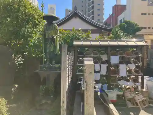 威光院の{uncategorized: "未分類", other: "その他", undefined: "問題あり", building: "その他建物", grave: "お墓", sacred_gate: "鳥居", guardian: "狛犬", statue: "像", buddha: "仏像", history: "歴史", nature: "自然", garden: "庭園", animal: "動物", pagoda: "塔", temizu: "手水舎", mountain_gate: "山門・神門", sanctuary: "本殿・本堂", subordinate: "末社・摂社", art: "芸術", scenery: "景色", jizo: "地蔵", ema: "絵馬", goshuin: "御朱印", omikuji: "おみくじ", items: "授与品その他", amulet: "お守り", goshuincho: "御朱印帳", eats: "食事", festival: "お祭り", votive_dance: "神楽", shichigosan: "七五三参", wedding: "結婚式", experience: "体験その他", initially: "初詣", around: "周辺", anti_infection: "感染症対策"}