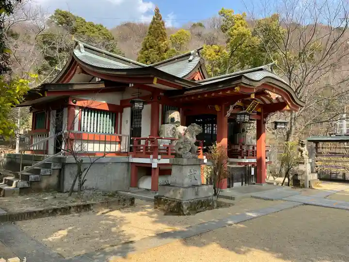 岡本八幡神社の本殿・本堂