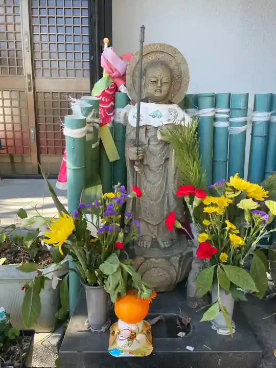 寛受院の{uncategorized: "未分類", other: "その他", undefined: "問題あり", building: "その他建物", grave: "お墓", sacred_gate: "鳥居", guardian: "狛犬", statue: "像", buddha: "仏像", history: "歴史", nature: "自然", garden: "庭園", animal: "動物", pagoda: "塔", temizu: "手水舎", mountain_gate: "山門・神門", sanctuary: "本殿・本堂", subordinate: "末社・摂社", art: "芸術", scenery: "景色", jizo: "地蔵", ema: "絵馬", goshuin: "御朱印", omikuji: "おみくじ", items: "授与品その他", amulet: "お守り", goshuincho: "御朱印帳", eats: "食事", festival: "お祭り", votive_dance: "神楽", shichigosan: "七五三参", wedding: "結婚式", experience: "体験その他", initially: "初詣", around: "周辺", anti_infection: "感染症対策"}