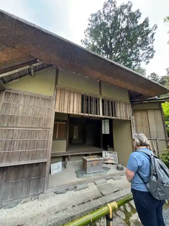 金閣寺不動堂の{uncategorized: "未分類", other: "その他", undefined: "問題あり", building: "その他建物", grave: "お墓", sacred_gate: "鳥居", guardian: "狛犬", statue: "像", buddha: "仏像", history: "歴史", nature: "自然", garden: "庭園", animal: "動物", pagoda: "塔", temizu: "手水舎", mountain_gate: "山門・神門", sanctuary: "本殿・本堂", subordinate: "末社・摂社", art: "芸術", scenery: "景色", jizo: "地蔵", ema: "絵馬", goshuin: "御朱印", omikuji: "おみくじ", items: "授与品その他", amulet: "お守り", goshuincho: "御朱印帳", eats: "食事", festival: "お祭り", votive_dance: "神楽", shichigosan: "七五三参", wedding: "結婚式", experience: "体験その他", initially: "初詣", around: "周辺", anti_infection: "感染症対策"}