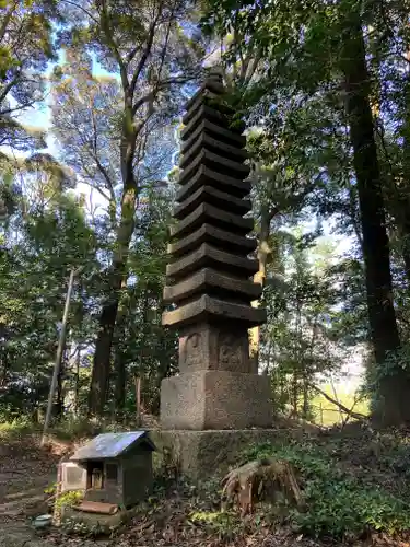 新殿神社の塔