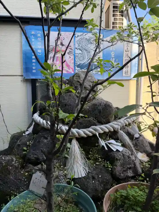 菊名神社の{uncategorized: "未分類", other: "その他", undefined: "問題あり", building: "その他建物", grave: "お墓", sacred_gate: "鳥居", guardian: "狛犬", statue: "像", buddha: "仏像", history: "歴史", nature: "自然", garden: "庭園", animal: "動物", pagoda: "塔", temizu: "手水舎", mountain_gate: "山門・神門", sanctuary: "本殿・本堂", subordinate: "末社・摂社", art: "芸術", scenery: "景色", jizo: "地蔵", ema: "絵馬", goshuin: "御朱印", omikuji: "おみくじ", items: "授与品その他", amulet: "お守り", goshuincho: "御朱印帳", eats: "食事", festival: "お祭り", votive_dance: "神楽", shichigosan: "七五三参", wedding: "結婚式", experience: "体験その他", initially: "初詣", around: "周辺", anti_infection: "感染症対策"}
