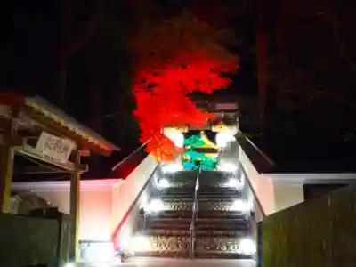 目の霊山　油山寺の山門・神門
