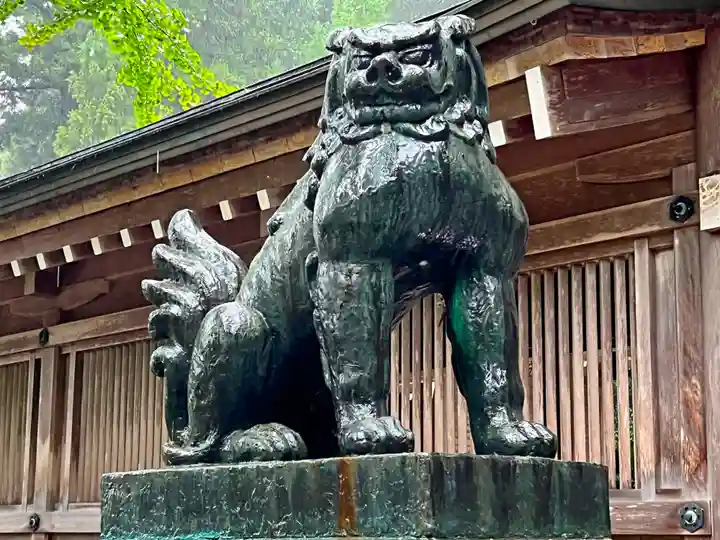岡太神社・大瀧神社の狛犬