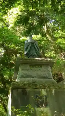 大嶽山那賀都神社の像
