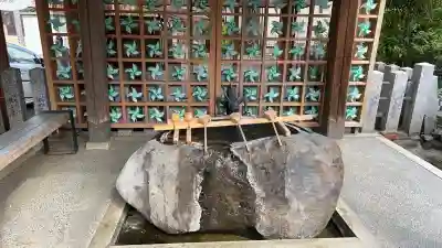 御嶽神社茅萱宮の{uncategorized: "未分類", other: "その他", undefined: "問題あり", building: "その他建物", grave: "お墓", sacred_gate: "鳥居", guardian: "狛犬", statue: "像", buddha: "仏像", history: "歴史", nature: "自然", garden: "庭園", animal: "動物", pagoda: "塔", temizu: "手水舎", mountain_gate: "山門・神門", sanctuary: "本殿・本堂", subordinate: "末社・摂社", art: "芸術", scenery: "景色", jizo: "地蔵", ema: "絵馬", goshuin: "御朱印", omikuji: "おみくじ", items: "授与品その他", amulet: "お守り", goshuincho: "御朱印帳", eats: "食事", festival: "お祭り", votive_dance: "神楽", shichigosan: "七五三参", wedding: "結婚式", experience: "体験その他", initially: "初詣", around: "周辺", anti_infection: "感染症対策"}