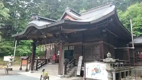 義經神社の本殿