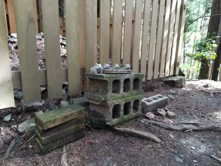 首塚大明神の{uncategorized: "未分類", other: "その他", undefined: "問題あり", building: "その他建物", grave: "お墓", sacred_gate: "鳥居", guardian: "狛犬", statue: "像", buddha: "仏像", history: "歴史", nature: "自然", garden: "庭園", animal: "動物", pagoda: "塔", temizu: "手水舎", mountain_gate: "山門・神門", sanctuary: "本殿・本堂", subordinate: "末社・摂社", art: "芸術", scenery: "景色", jizo: "地蔵", ema: "絵馬", goshuin: "御朱印", omikuji: "おみくじ", items: "授与品その他", amulet: "お守り", goshuincho: "御朱印帳", eats: "食事", festival: "お祭り", votive_dance: "神楽", shichigosan: "七五三参", wedding: "結婚式", experience: "体験その他", initially: "初詣", around: "周辺", anti_infection: "感染症対策"}