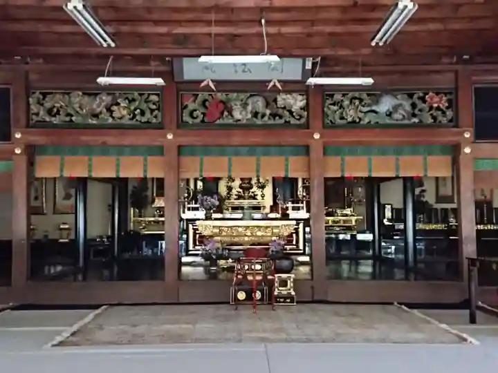 守綱寺の本殿・本堂