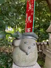 亀ケ池八幡宮の像