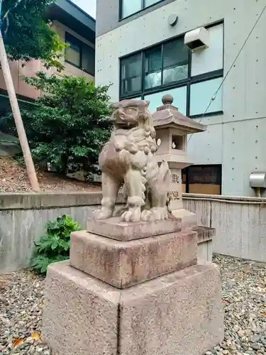 白金氷川神社の狛犬