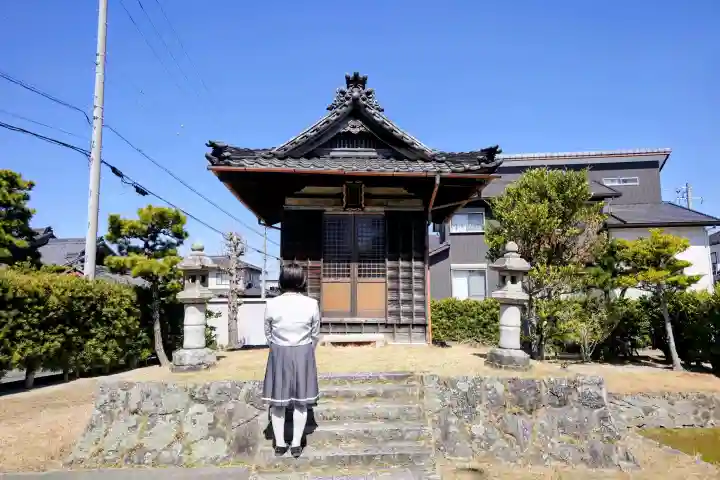 徳雲寺の{uncategorized: "未分類", other: "その他", undefined: "問題あり", building: "その他建物", grave: "お墓", sacred_gate: "鳥居", guardian: "狛犬", statue: "像", buddha: "仏像", history: "歴史", nature: "自然", garden: "庭園", animal: "動物", pagoda: "塔", temizu: "手水舎", mountain_gate: "山門・神門", sanctuary: "本殿・本堂", subordinate: "末社・摂社", art: "芸術", scenery: "景色", jizo: "地蔵", ema: "絵馬", goshuin: "御朱印", omikuji: "おみくじ", items: "授与品その他", amulet: "お守り", goshuincho: "御朱印帳", eats: "食事", festival: "お祭り", votive_dance: "神楽", shichigosan: "七五三参", wedding: "結婚式", experience: "体験その他", initially: "初詣", around: "周辺", anti_infection: "感染症対策"}