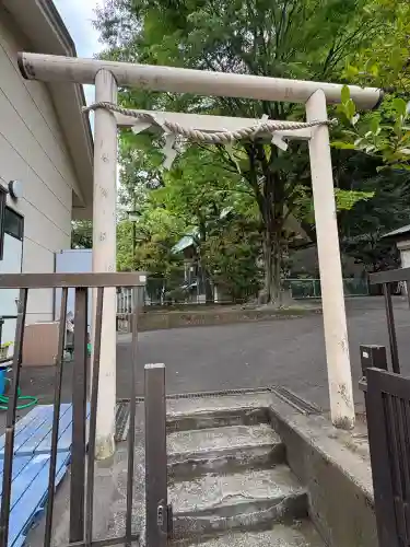 久本神社の{uncategorized: "未分類", other: "その他", undefined: "問題あり", building: "その他建物", grave: "お墓", sacred_gate: "鳥居", guardian: "狛犬", statue: "像", buddha: "仏像", history: "歴史", nature: "自然", garden: "庭園", animal: "動物", pagoda: "塔", temizu: "手水舎", mountain_gate: "山門・神門", sanctuary: "本殿・本堂", subordinate: "末社・摂社", art: "芸術", scenery: "景色", jizo: "地蔵", ema: "絵馬", goshuin: "御朱印", omikuji: "おみくじ", items: "授与品その他", amulet: "お守り", goshuincho: "御朱印帳", eats: "食事", festival: "お祭り", votive_dance: "神楽", shichigosan: "七五三参", wedding: "結婚式", experience: "体験その他", initially: "初詣", around: "周辺", anti_infection: "感染症対策"}