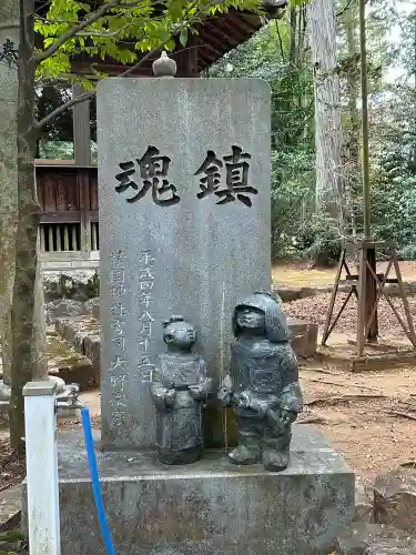荷機稲荷神社の{uncategorized: "未分類", other: "その他", undefined: "問題あり", building: "その他建物", grave: "お墓", sacred_gate: "鳥居", guardian: "狛犬", statue: "像", buddha: "仏像", history: "歴史", nature: "自然", garden: "庭園", animal: "動物", pagoda: "塔", temizu: "手水舎", mountain_gate: "山門・神門", sanctuary: "本殿・本堂", subordinate: "末社・摂社", art: "芸術", scenery: "景色", jizo: "地蔵", ema: "絵馬", goshuin: "御朱印", omikuji: "おみくじ", items: "授与品その他", amulet: "お守り", goshuincho: "御朱印帳", eats: "食事", festival: "お祭り", votive_dance: "神楽", shichigosan: "七五三参", wedding: "結婚式", experience: "体験その他", initially: "初詣", around: "周辺", anti_infection: "感染症対策"}