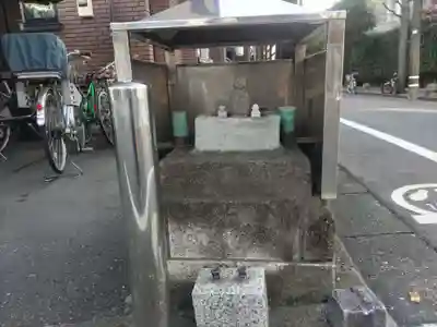 地蔵尊(豊三)の本殿・本堂