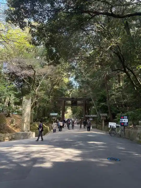石上神宮の{uncategorized: "未分類", other: "その他", undefined: "問題あり", building: "その他建物", grave: "お墓", sacred_gate: "鳥居", guardian: "狛犬", statue: "像", buddha: "仏像", history: "歴史", nature: "自然", garden: "庭園", animal: "動物", pagoda: "塔", temizu: "手水舎", mountain_gate: "山門・神門", sanctuary: "本殿・本堂", subordinate: "末社・摂社", art: "芸術", scenery: "景色", jizo: "地蔵", ema: "絵馬", goshuin: "御朱印", omikuji: "おみくじ", items: "授与品その他", amulet: "お守り", goshuincho: "御朱印帳", eats: "食事", festival: "お祭り", votive_dance: "神楽", shichigosan: "七五三参", wedding: "結婚式", experience: "体験その他", initially: "初詣", around: "周辺", anti_infection: "感染症対策"}