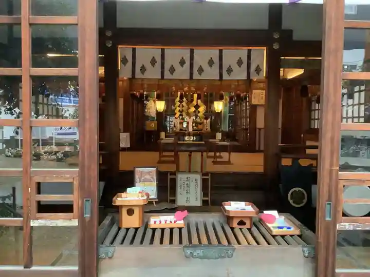三輪神社の本殿・本堂