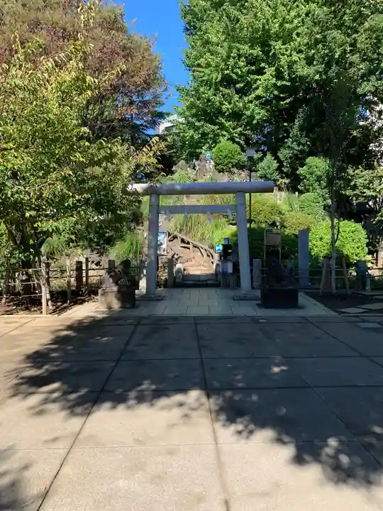 鳩森八幡神社の鳥居