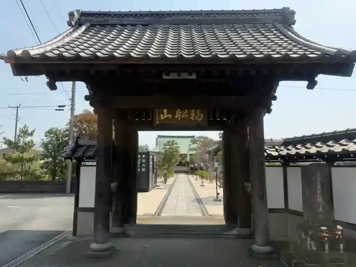 龍華寺の{uncategorized: "未分類", other: "その他", undefined: "問題あり", building: "その他建物", grave: "お墓", sacred_gate: "鳥居", guardian: "狛犬", statue: "像", buddha: "仏像", history: "歴史", nature: "自然", garden: "庭園", animal: "動物", pagoda: "塔", temizu: "手水舎", mountain_gate: "山門・神門", sanctuary: "本殿・本堂", subordinate: "末社・摂社", art: "芸術", scenery: "景色", jizo: "地蔵", ema: "絵馬", goshuin: "御朱印", omikuji: "おみくじ", items: "授与品その他", amulet: "お守り", goshuincho: "御朱印帳", eats: "食事", festival: "お祭り", votive_dance: "神楽", shichigosan: "七五三参", wedding: "結婚式", experience: "体験その他", initially: "初詣", around: "周辺", anti_infection: "感染症対策"}