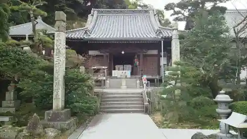 甲山寺の本殿・本堂