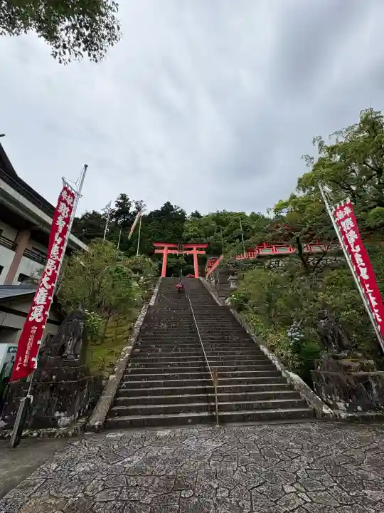 熊野那智大社の{uncategorized: "未分類", other: "その他", undefined: "問題あり", building: "その他建物", grave: "お墓", sacred_gate: "鳥居", guardian: "狛犬", statue: "像", buddha: "仏像", history: "歴史", nature: "自然", garden: "庭園", animal: "動物", pagoda: "塔", temizu: "手水舎", mountain_gate: "山門・神門", sanctuary: "本殿・本堂", subordinate: "末社・摂社", art: "芸術", scenery: "景色", jizo: "地蔵", ema: "絵馬", goshuin: "御朱印", omikuji: "おみくじ", items: "授与品その他", amulet: "お守り", goshuincho: "御朱印帳", eats: "食事", festival: "お祭り", votive_dance: "神楽", shichigosan: "七五三参", wedding: "結婚式", experience: "体験その他", initially: "初詣", around: "周辺", anti_infection: "感染症対策"}