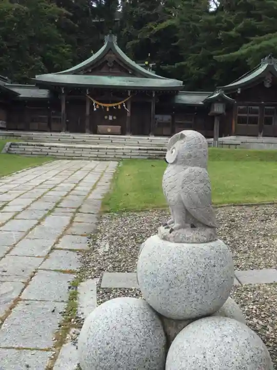 函館護國神社の像