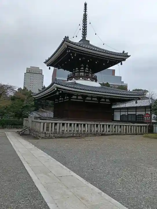 護国寺の{uncategorized: "未分類", other: "その他", undefined: "問題あり", building: "その他建物", grave: "お墓", sacred_gate: "鳥居", guardian: "狛犬", statue: "像", buddha: "仏像", history: "歴史", nature: "自然", garden: "庭園", animal: "動物", pagoda: "塔", temizu: "手水舎", mountain_gate: "山門・神門", sanctuary: "本殿・本堂", subordinate: "末社・摂社", art: "芸術", scenery: "景色", jizo: "地蔵", ema: "絵馬", goshuin: "御朱印", omikuji: "おみくじ", items: "授与品その他", amulet: "お守り", goshuincho: "御朱印帳", eats: "食事", festival: "お祭り", votive_dance: "神楽", shichigosan: "七五三参", wedding: "結婚式", experience: "体験その他", initially: "初詣", around: "周辺", anti_infection: "感染症対策"}