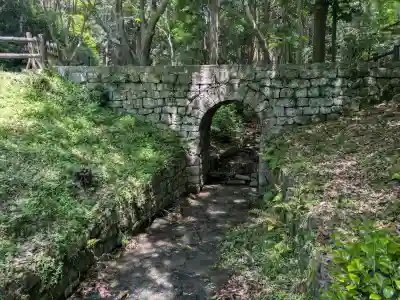 大麻比古神社の{uncategorized: "未分類", other: "その他", undefined: "問題あり", building: "その他建物", grave: "お墓", sacred_gate: "鳥居", guardian: "狛犬", statue: "像", buddha: "仏像", history: "歴史", nature: "自然", garden: "庭園", animal: "動物", pagoda: "塔", temizu: "手水舎", mountain_gate: "山門・神門", sanctuary: "本殿・本堂", subordinate: "末社・摂社", art: "芸術", scenery: "景色", jizo: "地蔵", ema: "絵馬", goshuin: "御朱印", omikuji: "おみくじ", items: "授与品その他", amulet: "お守り", goshuincho: "御朱印帳", eats: "食事", festival: "お祭り", votive_dance: "神楽", shichigosan: "七五三参", wedding: "結婚式", experience: "体験その他", initially: "初詣", around: "周辺", anti_infection: "感染症対策"}