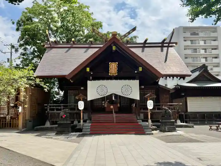 北海道神宮頓宮の{uncategorized: "未分類", other: "その他", undefined: "問題あり", building: "その他建物", grave: "お墓", sacred_gate: "鳥居", guardian: "狛犬", statue: "像", buddha: "仏像", history: "歴史", nature: "自然", garden: "庭園", animal: "動物", pagoda: "塔", temizu: "手水舎", mountain_gate: "山門・神門", sanctuary: "本殿・本堂", subordinate: "末社・摂社", art: "芸術", scenery: "景色", jizo: "地蔵", ema: "絵馬", goshuin: "御朱印", omikuji: "おみくじ", items: "授与品その他", amulet: "お守り", goshuincho: "御朱印帳", eats: "食事", festival: "お祭り", votive_dance: "神楽", shichigosan: "七五三参", wedding: "結婚式", experience: "体験その他", initially: "初詣", around: "周辺", anti_infection: "感染症対策"}