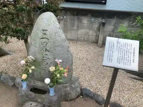 観音寺の{uncategorized: "未分類", other: "その他", undefined: "問題あり", building: "その他建物", grave: "お墓", sacred_gate: "鳥居", guardian: "狛犬", statue: "像", buddha: "仏像", history: "歴史", nature: "自然", garden: "庭園", animal: "動物", pagoda: "塔", temizu: "手水舎", mountain_gate: "山門・神門", sanctuary: "本殿・本堂", subordinate: "末社・摂社", art: "芸術", scenery: "景色", jizo: "地蔵", ema: "絵馬", goshuin: "御朱印", omikuji: "おみくじ", items: "授与品その他", amulet: "お守り", goshuincho: "御朱印帳", eats: "食事", festival: "お祭り", votive_dance: "神楽", shichigosan: "七五三参", wedding: "結婚式", experience: "体験その他", initially: "初詣", around: "周辺", anti_infection: "感染症対策"}