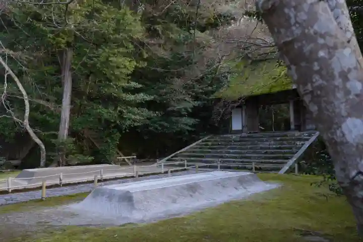 法然院の{uncategorized: "未分類", other: "その他", undefined: "問題あり", building: "その他建物", grave: "お墓", sacred_gate: "鳥居", guardian: "狛犬", statue: "像", buddha: "仏像", history: "歴史", nature: "自然", garden: "庭園", animal: "動物", pagoda: "塔", temizu: "手水舎", mountain_gate: "山門・神門", sanctuary: "本殿・本堂", subordinate: "末社・摂社", art: "芸術", scenery: "景色", jizo: "地蔵", ema: "絵馬", goshuin: "御朱印", omikuji: "おみくじ", items: "授与品その他", amulet: "お守り", goshuincho: "御朱印帳", eats: "食事", festival: "お祭り", votive_dance: "神楽", shichigosan: "七五三参", wedding: "結婚式", experience: "体験その他", initially: "初詣", around: "周辺", anti_infection: "感染症対策"}