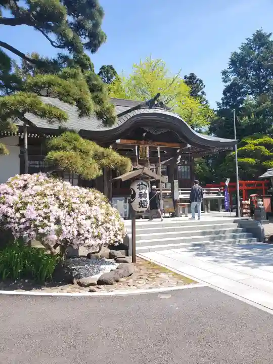 湯倉神社の{uncategorized: "未分類", other: "その他", undefined: "問題あり", building: "その他建物", grave: "お墓", sacred_gate: "鳥居", guardian: "狛犬", statue: "像", buddha: "仏像", history: "歴史", nature: "自然", garden: "庭園", animal: "動物", pagoda: "塔", temizu: "手水舎", mountain_gate: "山門・神門", sanctuary: "本殿・本堂", subordinate: "末社・摂社", art: "芸術", scenery: "景色", jizo: "地蔵", ema: "絵馬", goshuin: "御朱印", omikuji: "おみくじ", items: "授与品その他", amulet: "お守り", goshuincho: "御朱印帳", eats: "食事", festival: "お祭り", votive_dance: "神楽", shichigosan: "七五三参", wedding: "結婚式", experience: "体験その他", initially: "初詣", around: "周辺", anti_infection: "感染症対策"}