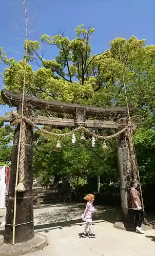 與止日女神社の鳥居