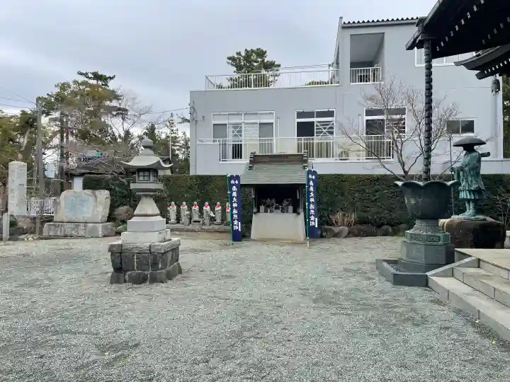 西善院の{uncategorized: "未分類", other: "その他", undefined: "問題あり", building: "その他建物", grave: "お墓", sacred_gate: "鳥居", guardian: "狛犬", statue: "像", buddha: "仏像", history: "歴史", nature: "自然", garden: "庭園", animal: "動物", pagoda: "塔", temizu: "手水舎", mountain_gate: "山門・神門", sanctuary: "本殿・本堂", subordinate: "末社・摂社", art: "芸術", scenery: "景色", jizo: "地蔵", ema: "絵馬", goshuin: "御朱印", omikuji: "おみくじ", items: "授与品その他", amulet: "お守り", goshuincho: "御朱印帳", eats: "食事", festival: "お祭り", votive_dance: "神楽", shichigosan: "七五三参", wedding: "結婚式", experience: "体験その他", initially: "初詣", around: "周辺", anti_infection: "感染症対策"}