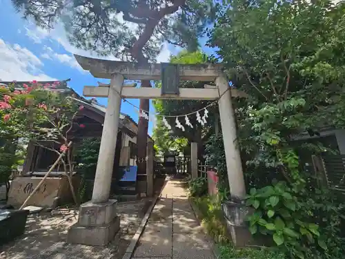 雪塚稲荷神社の鳥居