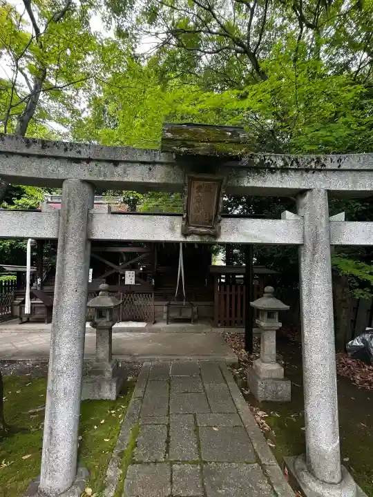 愛宕秋葉神社(新日吉神宮境内社)の{uncategorized: "未分類", other: "その他", undefined: "問題あり", building: "その他建物", grave: "お墓", sacred_gate: "鳥居", guardian: "狛犬", statue: "像", buddha: "仏像", history: "歴史", nature: "自然", garden: "庭園", animal: "動物", pagoda: "塔", temizu: "手水舎", mountain_gate: "山門・神門", sanctuary: "本殿・本堂", subordinate: "末社・摂社", art: "芸術", scenery: "景色", jizo: "地蔵", ema: "絵馬", goshuin: "御朱印", omikuji: "おみくじ", items: "授与品その他", amulet: "お守り", goshuincho: "御朱印帳", eats: "食事", festival: "お祭り", votive_dance: "神楽", shichigosan: "七五三参", wedding: "結婚式", experience: "体験その他", initially: "初詣", around: "周辺", anti_infection: "感染症対策"}