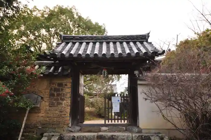 海龍王寺の山門