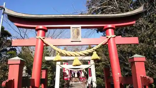 三軒地稲荷神社の鳥居