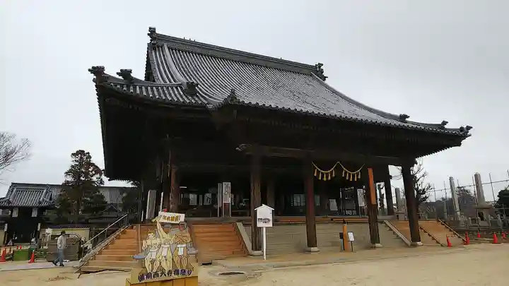 西大寺の本殿・本堂
