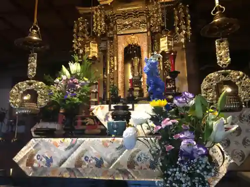 信行寺の本殿・本堂