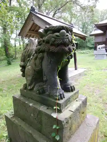 権現山内浦神社の狛犬