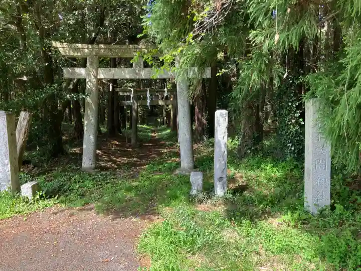 浅間神社の{uncategorized: "未分類", other: "その他", undefined: "問題あり", building: "その他建物", grave: "お墓", sacred_gate: "鳥居", guardian: "狛犬", statue: "像", buddha: "仏像", history: "歴史", nature: "自然", garden: "庭園", animal: "動物", pagoda: "塔", temizu: "手水舎", mountain_gate: "山門・神門", sanctuary: "本殿・本堂", subordinate: "末社・摂社", art: "芸術", scenery: "景色", jizo: "地蔵", ema: "絵馬", goshuin: "御朱印", omikuji: "おみくじ", items: "授与品その他", amulet: "お守り", goshuincho: "御朱印帳", eats: "食事", festival: "お祭り", votive_dance: "神楽", shichigosan: "七五三参", wedding: "結婚式", experience: "体験その他", initially: "初詣", around: "周辺", anti_infection: "感染症対策"}