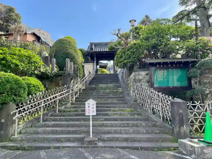 良長院の{uncategorized: "未分類", other: "その他", undefined: "問題あり", building: "その他建物", grave: "お墓", sacred_gate: "鳥居", guardian: "狛犬", statue: "像", buddha: "仏像", history: "歴史", nature: "自然", garden: "庭園", animal: "動物", pagoda: "塔", temizu: "手水舎", mountain_gate: "山門・神門", sanctuary: "本殿・本堂", subordinate: "末社・摂社", art: "芸術", scenery: "景色", jizo: "地蔵", ema: "絵馬", goshuin: "御朱印", omikuji: "おみくじ", items: "授与品その他", amulet: "お守り", goshuincho: "御朱印帳", eats: "食事", festival: "お祭り", votive_dance: "神楽", shichigosan: "七五三参", wedding: "結婚式", experience: "体験その他", initially: "初詣", around: "周辺", anti_infection: "感染症対策"}