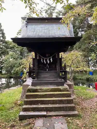 鳥海月山両所宮の末社