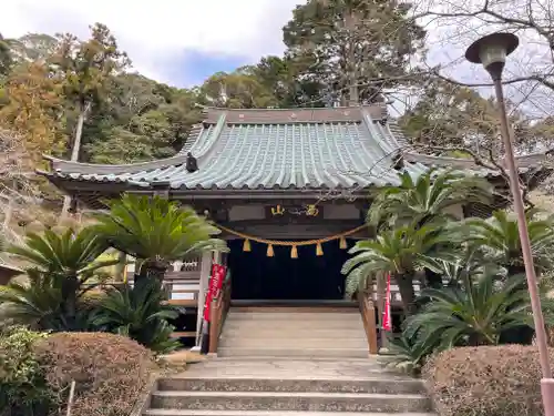 真野寺の本殿・本堂